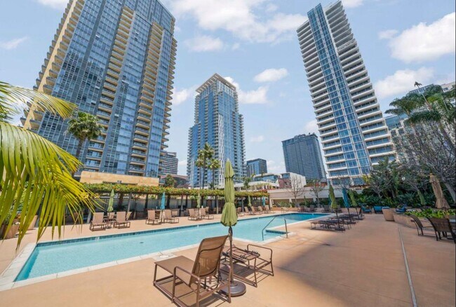 Building Photo - Newly updated features! 1 bedroom, 1.5 bat...