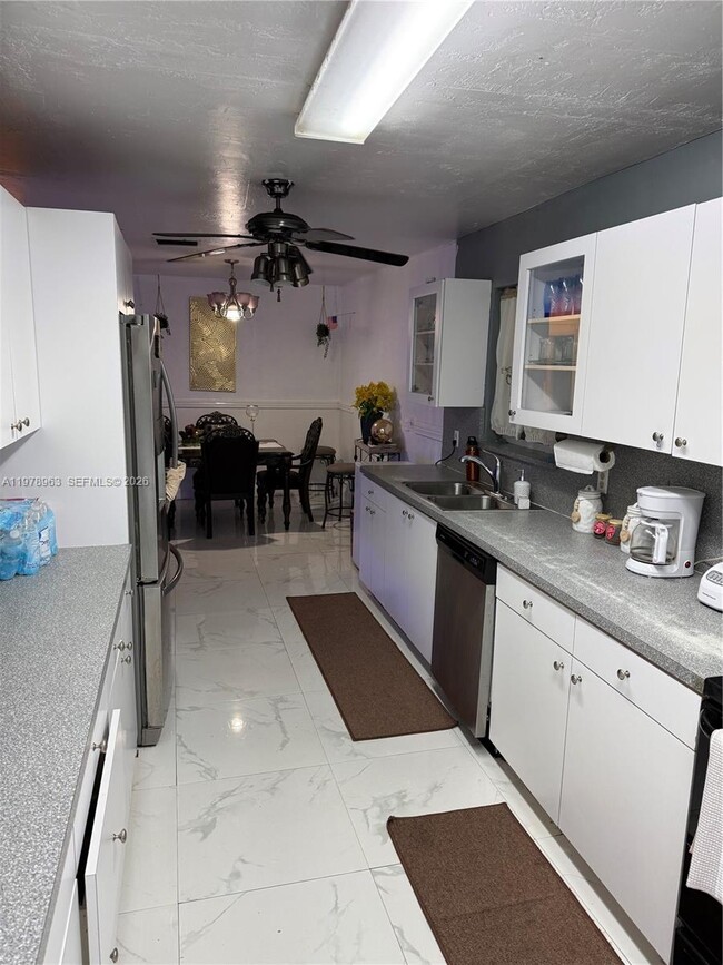 Building Photo - 710 N 66 Terrace