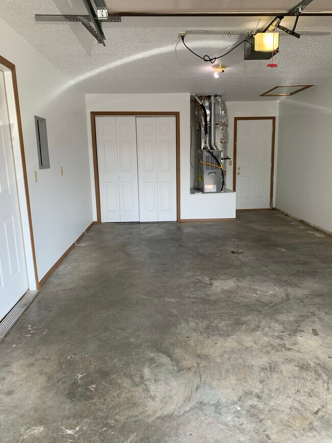 Garage - 1403 SE O St