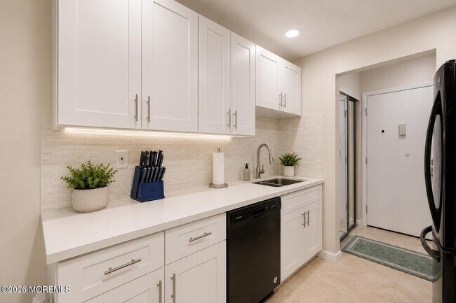 Building Photo - 125 Amberly Dr