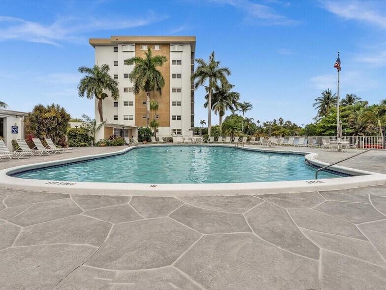 Building Photo - 3020 NE 16th Ave