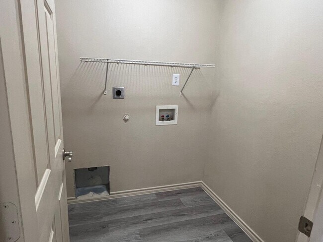 Building Photo - 929-931 Parkplace Ridge