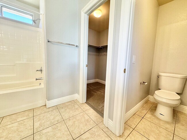 Building Photo - Stunning 4 bedroom home offering comfort and space in North Las Vegas