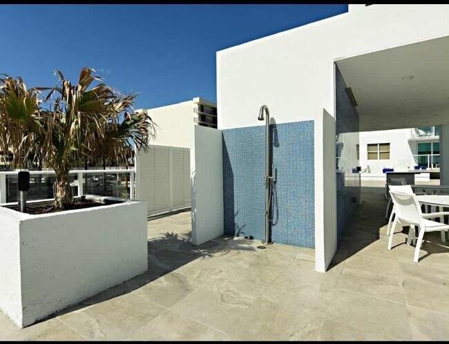 Building Photo - 3450 S Ocean Blvd