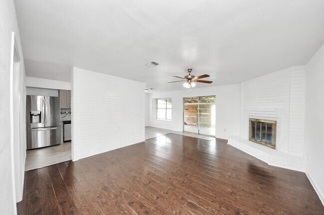 Building Photo - 7410 La Pl Dr