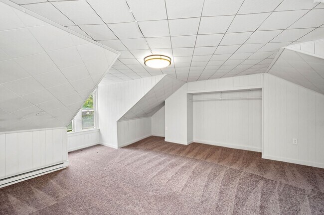 Building Photo - Gorgeous 3 Bedroom in Troy Hill available June 1!