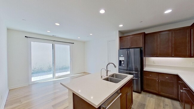 Building Photo - Los Carneros townhouse 3 Bed / 2.5 Bath – ...