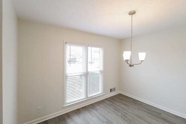 Building Photo - 3870 Paulownia Dr