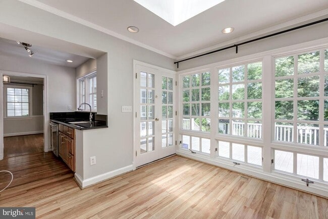 Building Photo - 4811 Drummond Ave
