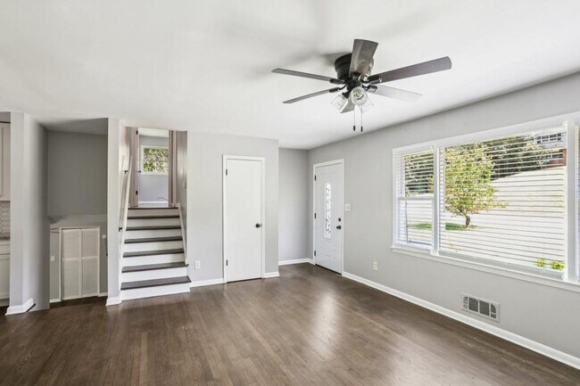 Building Photo - 2647 Hatfield Cir SE