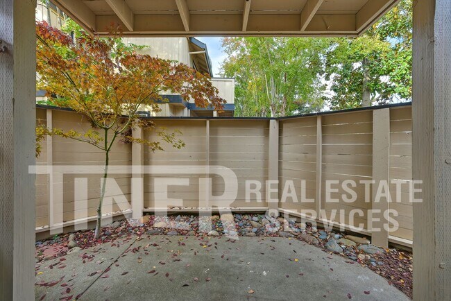 Building Photo - 9118 Madison Green Ln