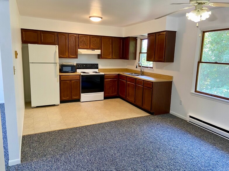 Spacious kitchen - 2710 S 2nd St
