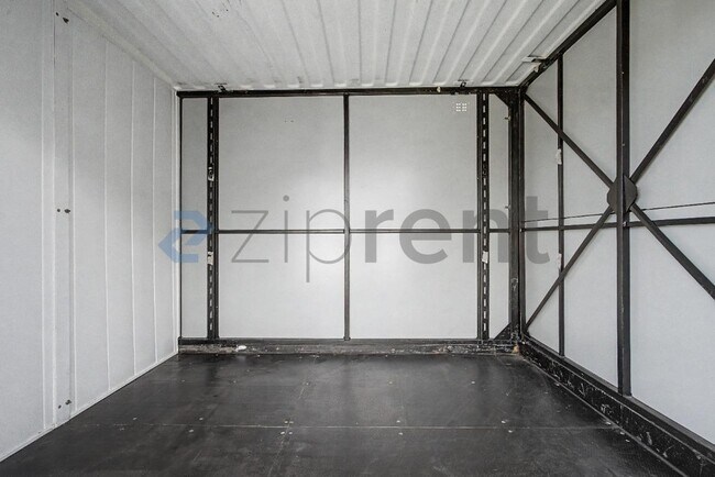 Building Photo - 4327 Arnold St NE