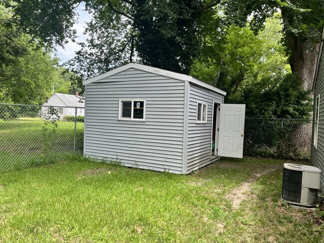 Building Photo - 9251 Hickory St