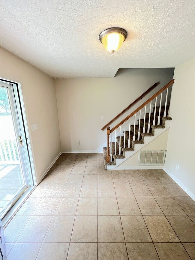 Building Photo - 4 Bedroom Home in Lynchburg
