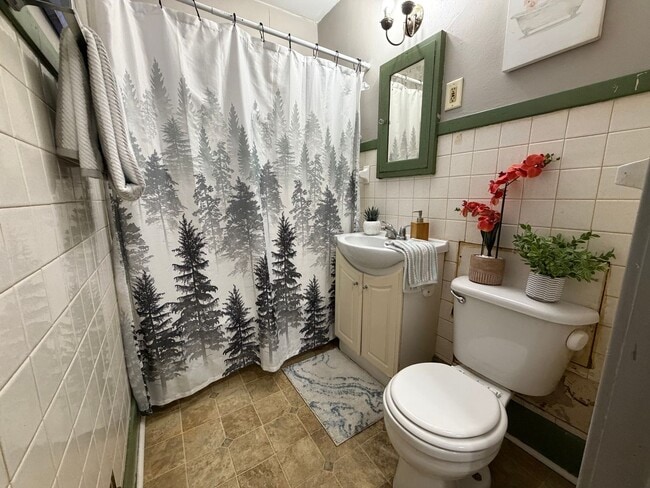 Building Photo - 2 bed, 1 bath home for rent in Waterloo