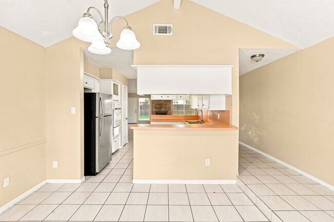Building Photo - 703 Conestoga Cir