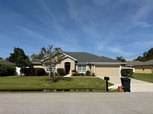 Building Photo - "Spacious 3-Bedroom Retreat with Bonus roo...