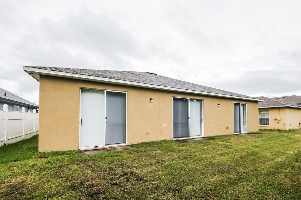 Building Photo - 2041 The Oaks Blvd