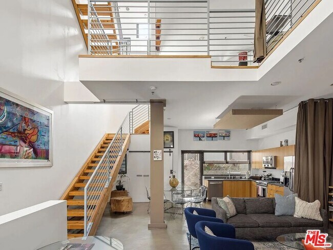 Primary Photo - 815 Hampton Dr