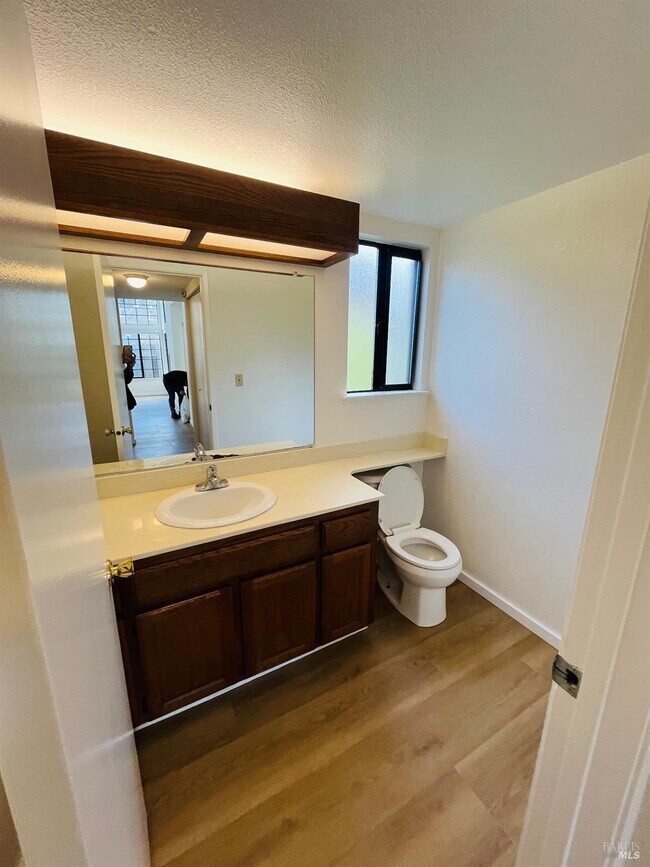 Building Photo - 111 Thresher Dr