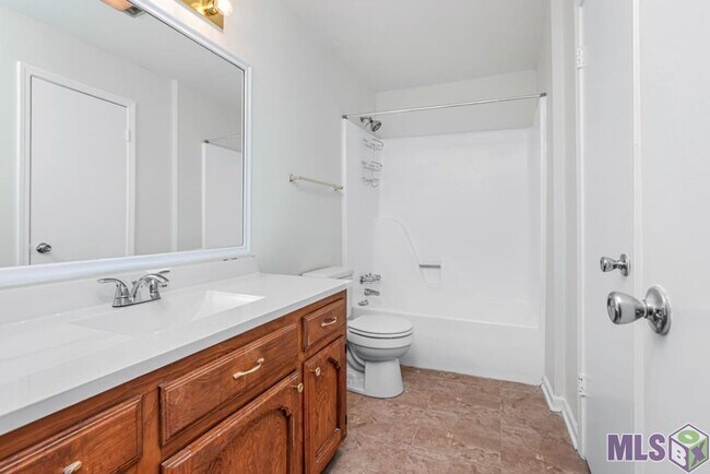 Building Photo - 4625 Parkoaks Dr