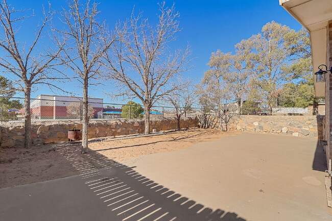 Building Photo - "Charming 3-Bedroom Home in El Paso with Spacious Living Areas – 1251 Sq Ft of Comfort!"