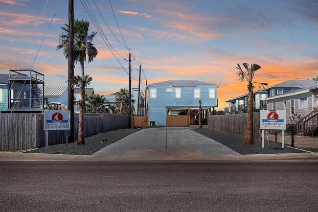 Building Photo - 1624 Eleventh Street-SI ID1023226P