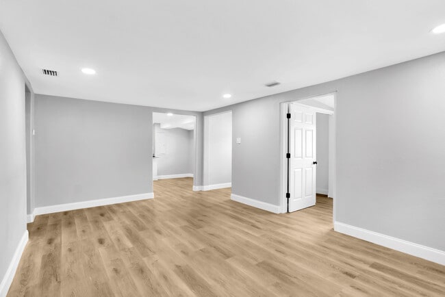 Building Photo - 1515 Sadlon Ave