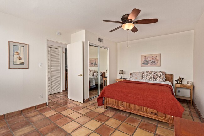 Building Photo - RESORT Style FULLY-FURNISHED Condo in Paradise Valley - 4 bedroom / 2.5 bath