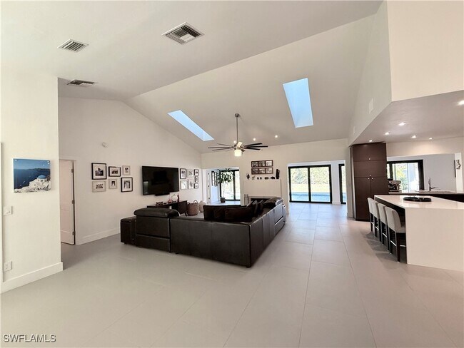 Building Photo - 3631 1st Ave NW