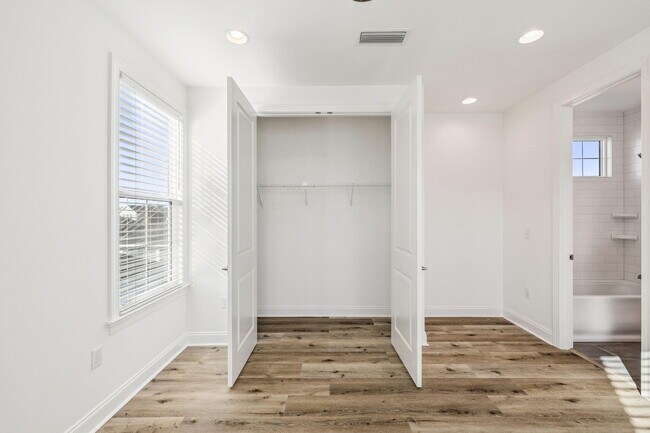 Building Photo - 250 Windrow Way