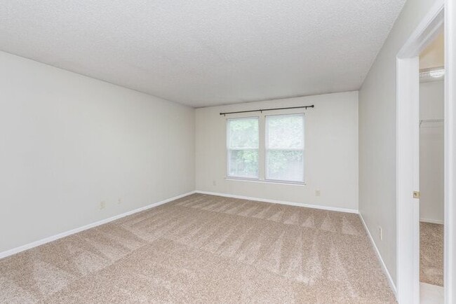 Building Photo - Sweet 3 Bedroom 2 Full Bath in Wayne Township