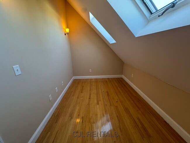 Building Photo - 10 Sherman Ct