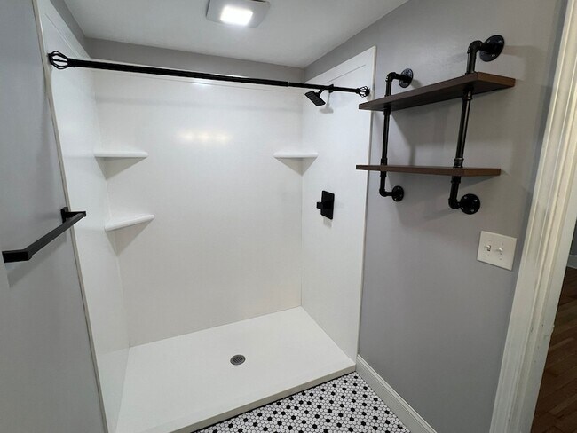 Building Photo - 511 N Church St