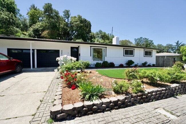 Building Photo - 2061 Carolyn Way