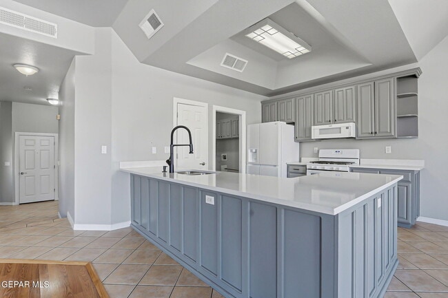 Building Photo - 4717 Excalibur Dr