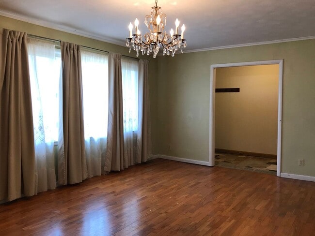 Building Photo - Charming Springfield home off South Campbell