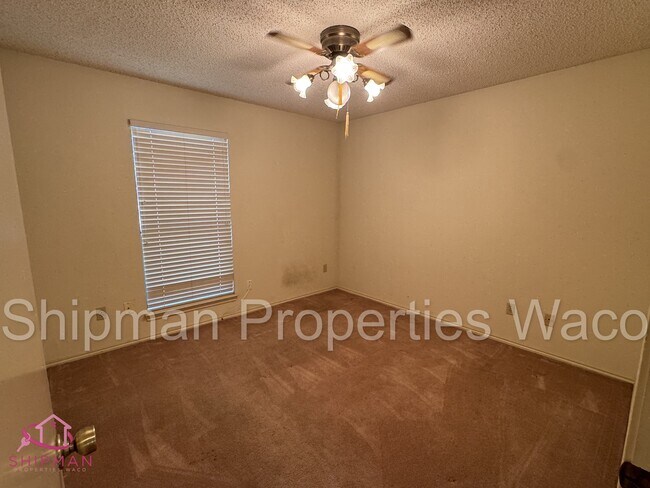 Building Photo - 919 La Porte Dr