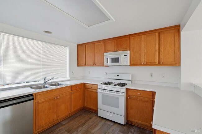 Building Photo - 712 Daniels Ave