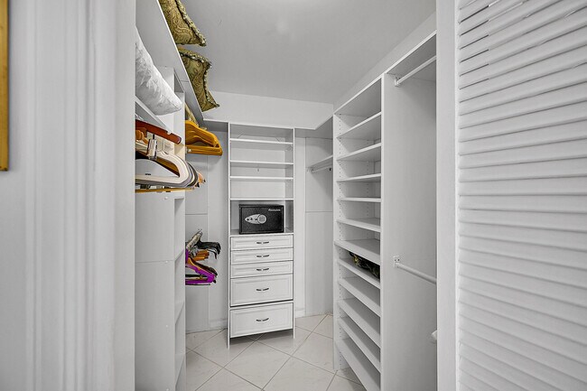 Building Photo - 1702 S Ocean Blvd