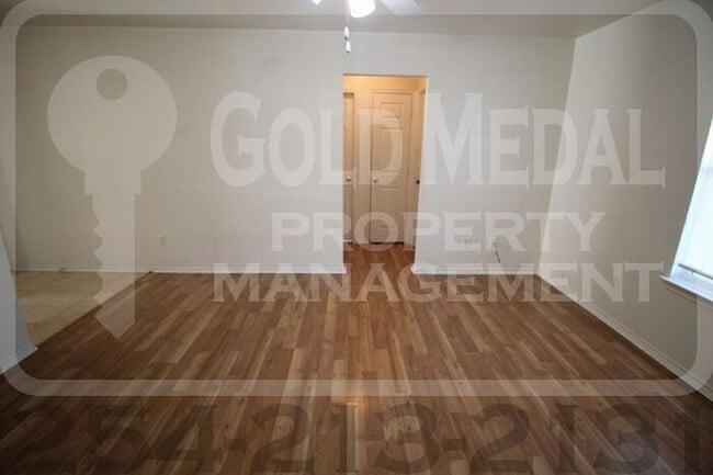 Building Photo - Charming 3-bed, 2-bath fourplex now availa...