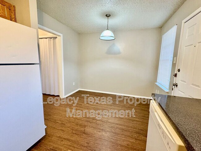 Building Photo - 1407 Courtney Pl