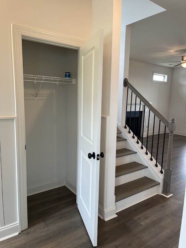 Building Photo - "Spacious 4-Bedroom Retreat with 3.5 Baths in Charming Mt. Juliet!"