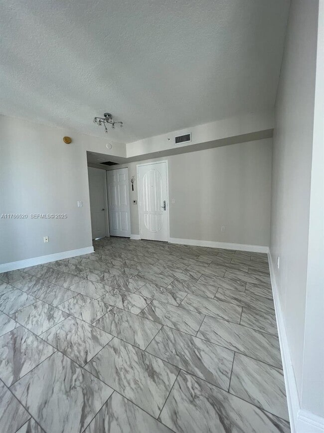 Building Photo - 3370 Hidden Bay Dr