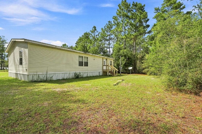 Building Photo - Spacious 3-Bedroom Rental on 1 Acre