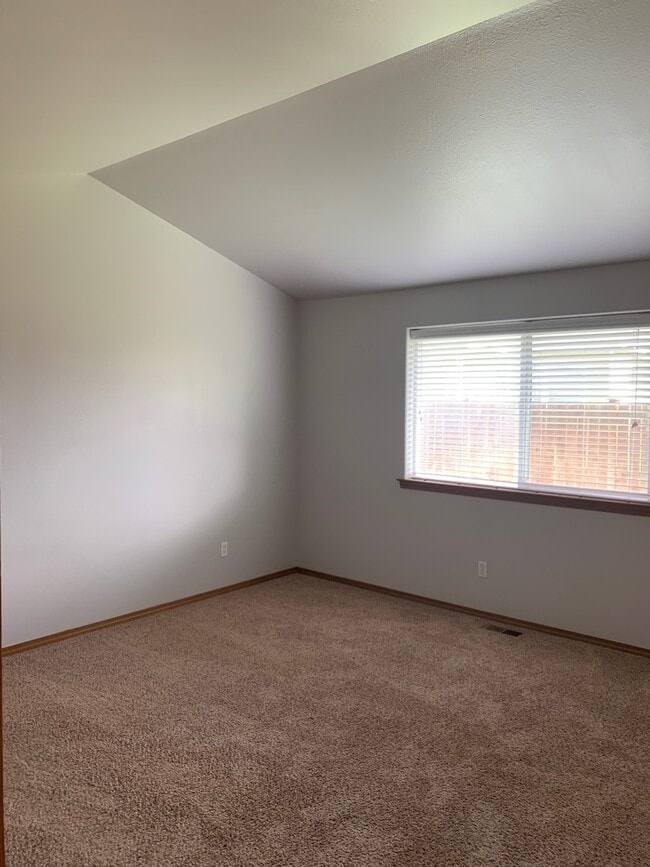 Building Photo - Spacious 4 Bed 2 Bath Home in Ellensburg