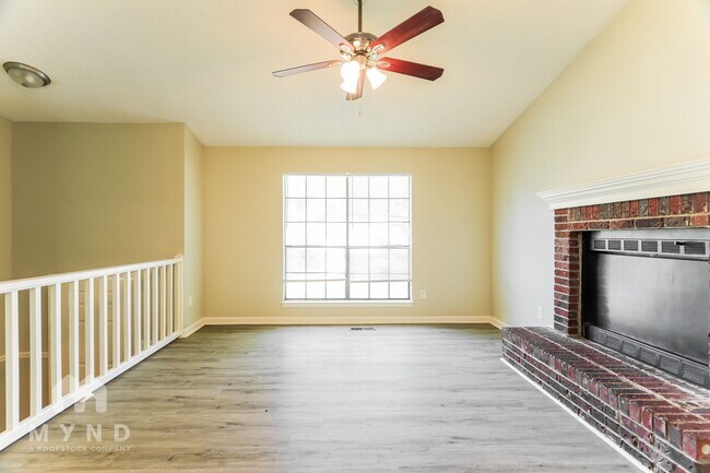 Building Photo - 2708 Laburnum Dr