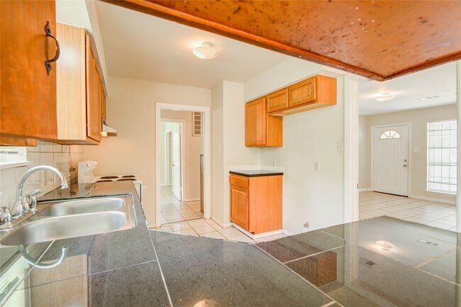 Building Photo - 9526 Balsam Ln