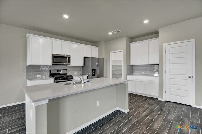 Building Photo - 267 Kinsley Wy
